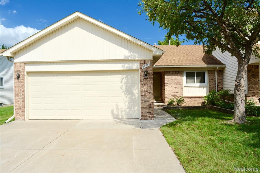 29748 Arnell Ct, Roseville, MI 48066 - photo 1