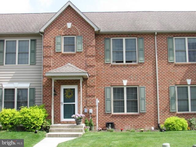 1982 Ashley Dr, Chambersburg, PA 17201 - photo 1
