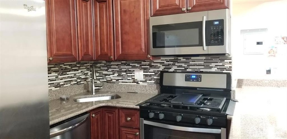 197 Evergreen Rd unit 11-B, Edison, NJ 08837 - photo 1