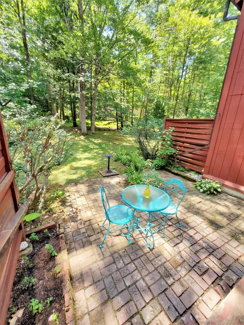 17 Evergreen Ln, Brattleboro, VT 05301 - photo 1