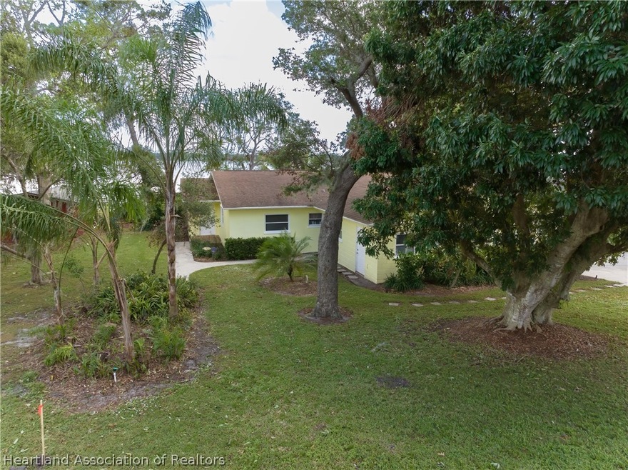 180 S Huntley Dr, Lake Placid, FL 33852 - photo 1