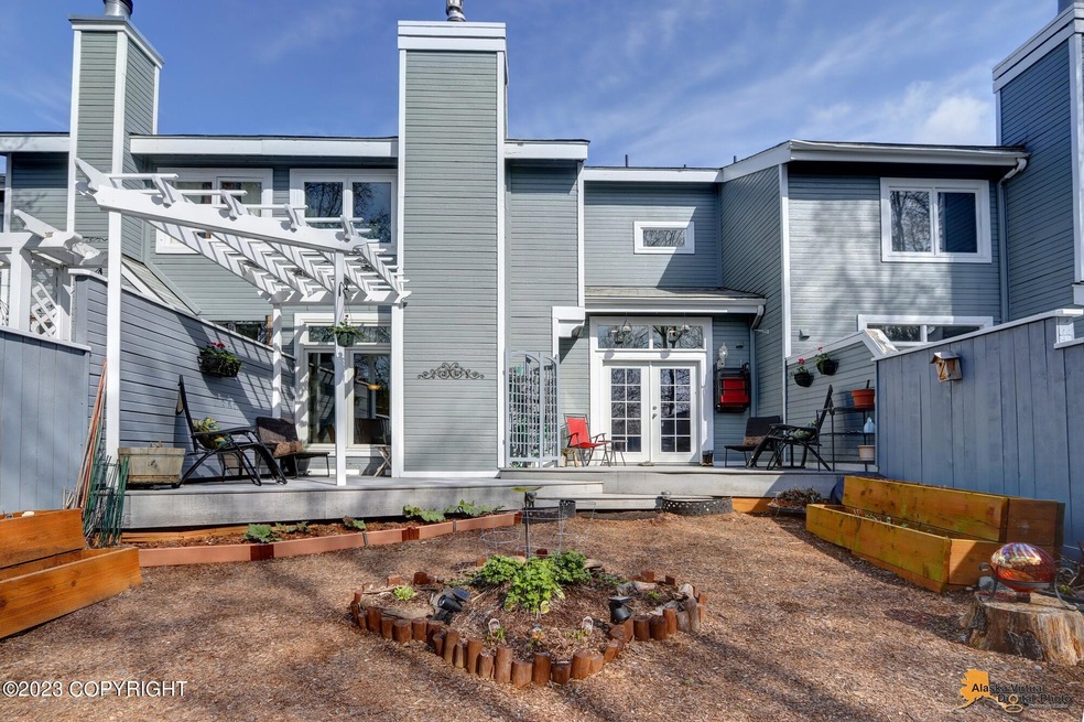 Sunny Private Yard