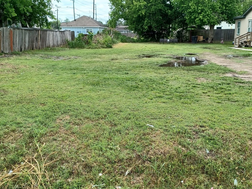 1080 South Ln, Houston, TX 77088 - photo 1