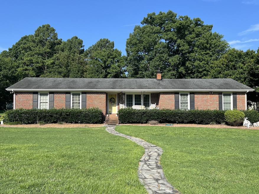 1403 Flippin Dr, Lafayette, TN 37083 - photo 1