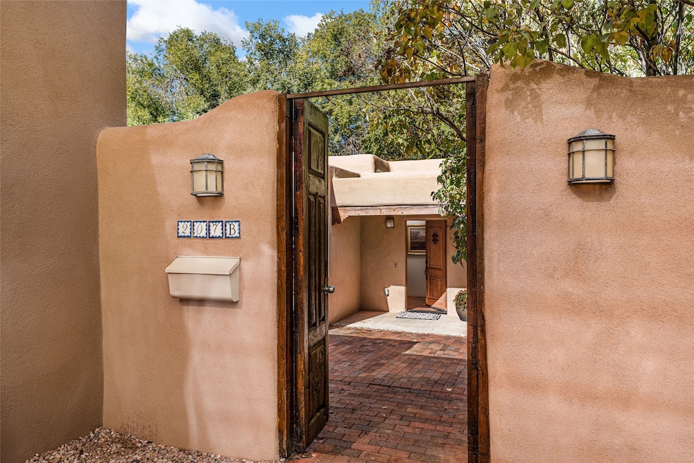 207 W Cordova Rd unit B, Santa Fe, NM 87505 - photo 1