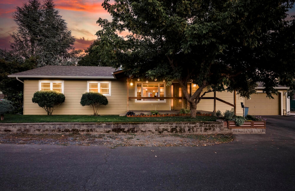 1125 SW Isham St, Grants Pass, OR 97526 - photo 1