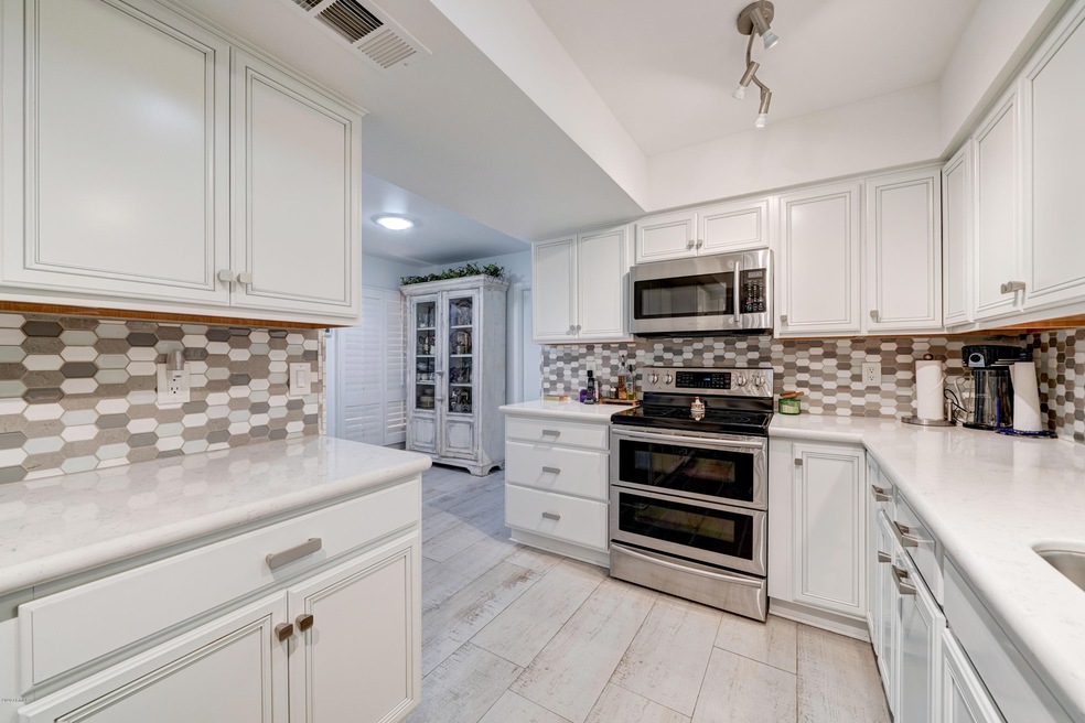 10626 N 11th Place, Phoenix, AZ 85020 - photo 1