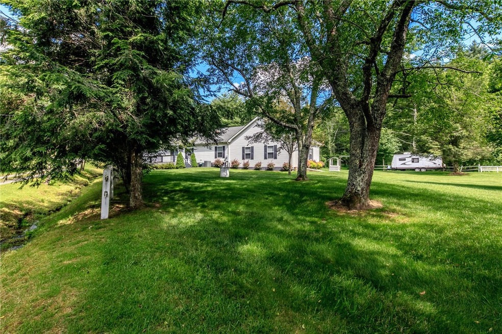  Beautiful Flat Yard areas 