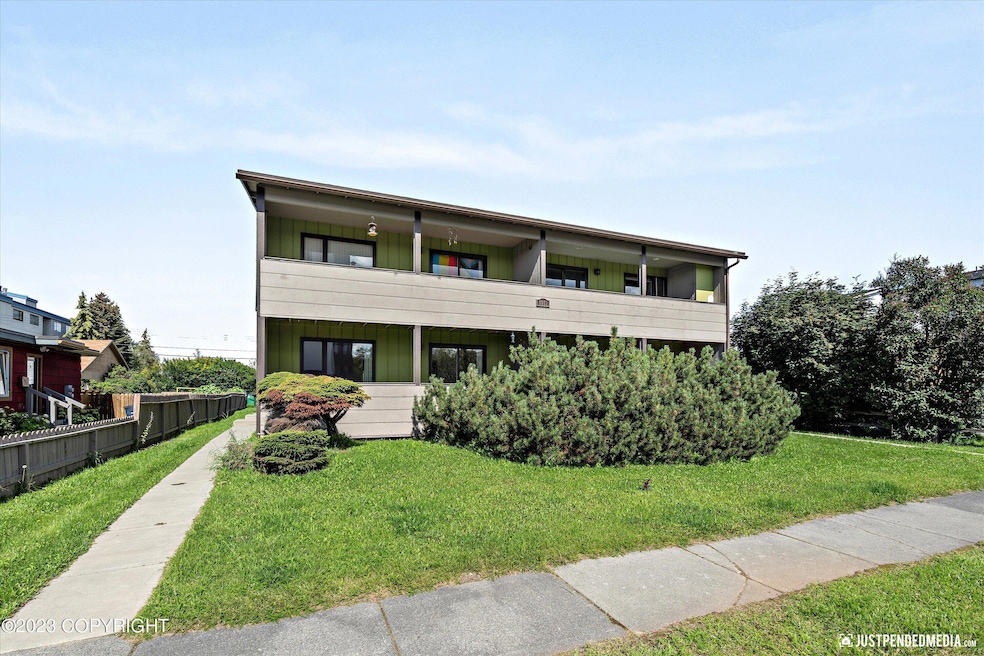 1011 W 12th - Exterior