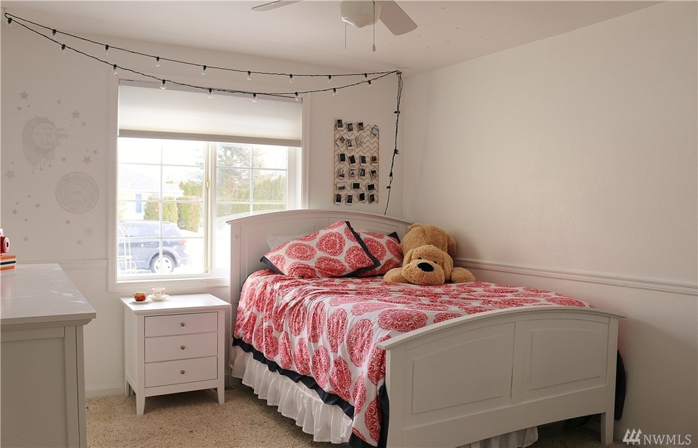 1425 N Cascade Way, Lynden, WA 98264 - photo 1