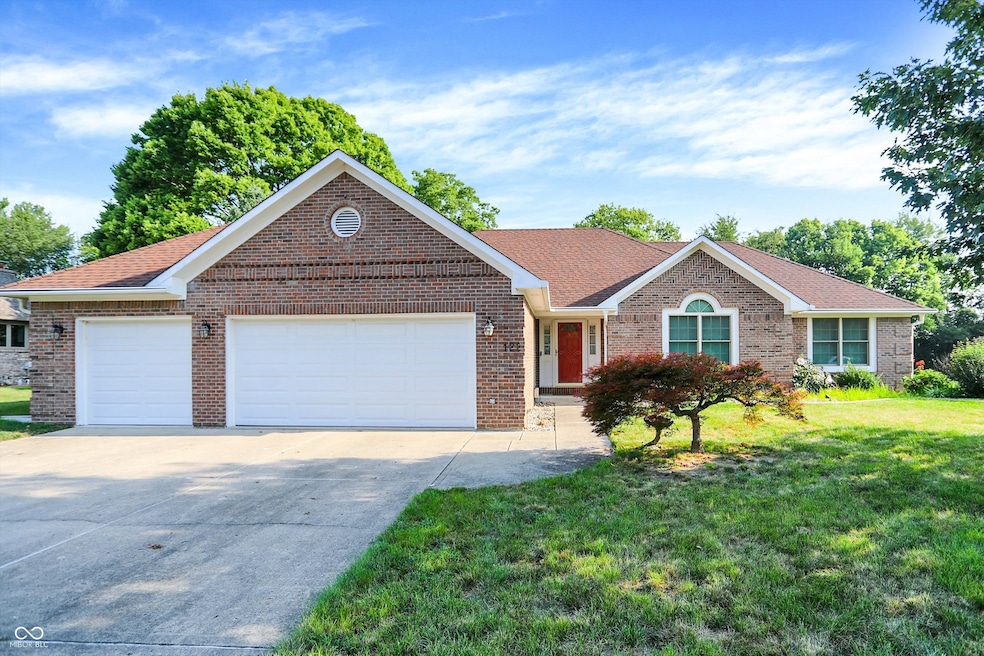 122 Park Forest Dr N, Whiteland, IN 46184 - photo 1