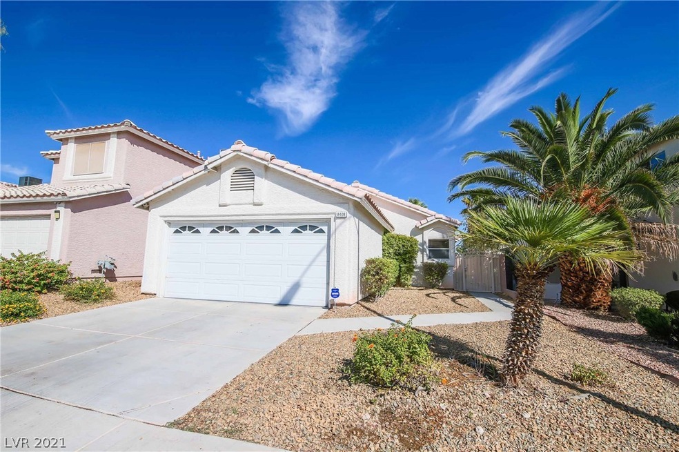 Single-story, 3 bedroom, 2 bath, 2 car - great roo