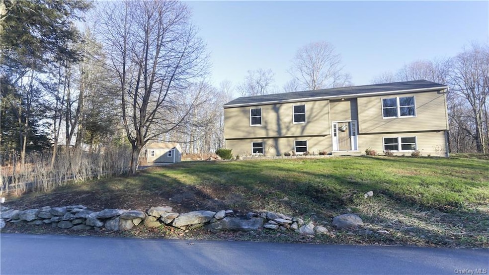 184 Ressique St, Carmel Hamlet, NY 10512 - photo 1