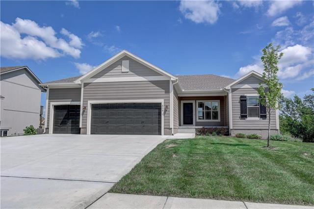 519 Chardonnay Ave, Raymore, MO 64083 - photo 1