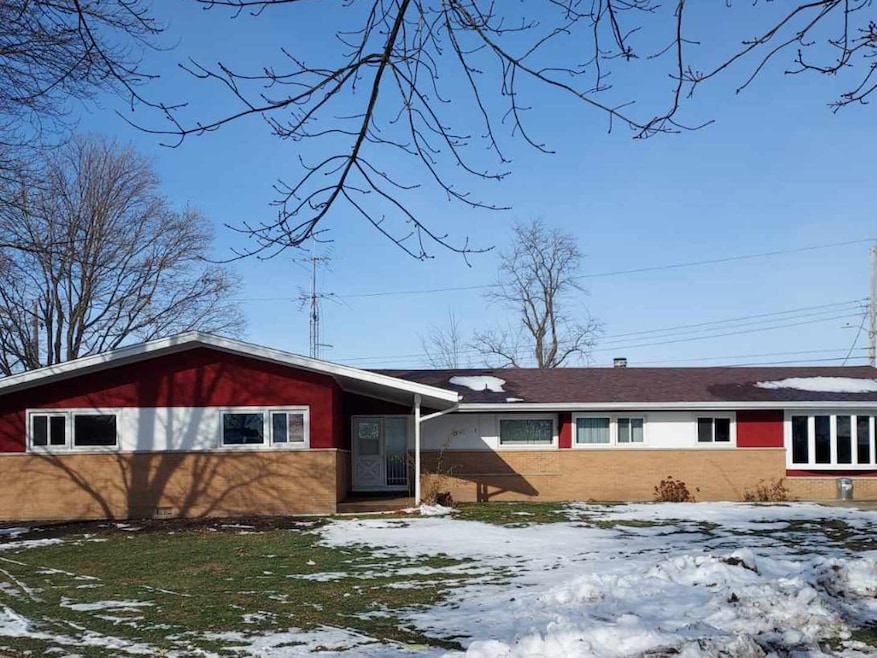 34 Walnut Cir, Tuscola, IL 61953 - photo 1