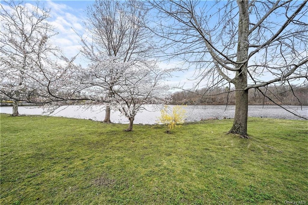 491 Panorama Dr, Mohegan Lake, NY 10547 - photo 1