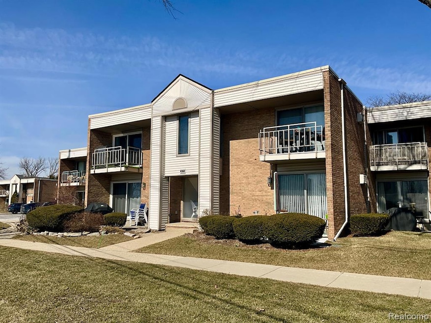 Welcome to 1675 Cass Lake Rd., Unit D.