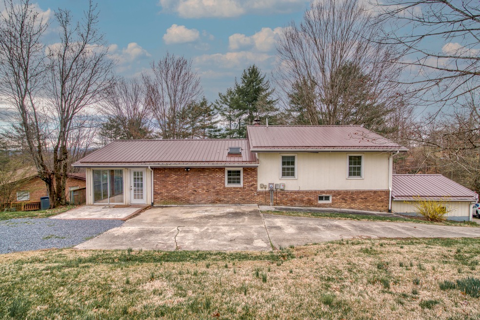 867-E-Main-St-Abingdon-VA Matt-Smith-Rea