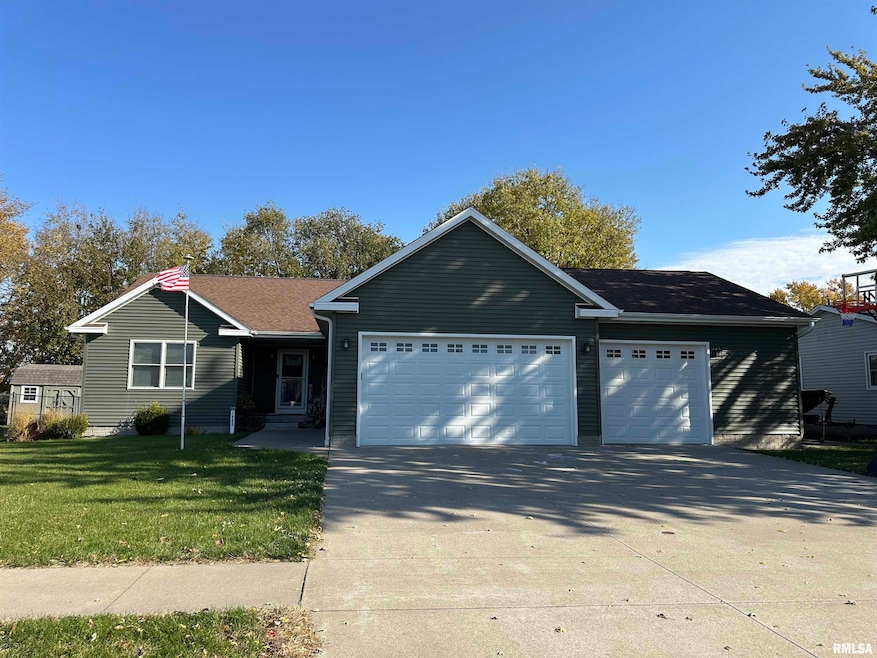 1460 Lawrence Ave, Camanche, IA 52730 - photo 1