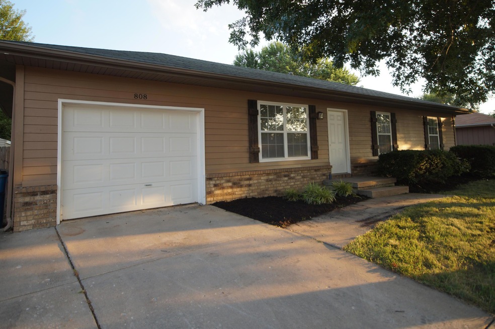 808 E Dyann Dr, Nixa, MO 65714 - photo 1