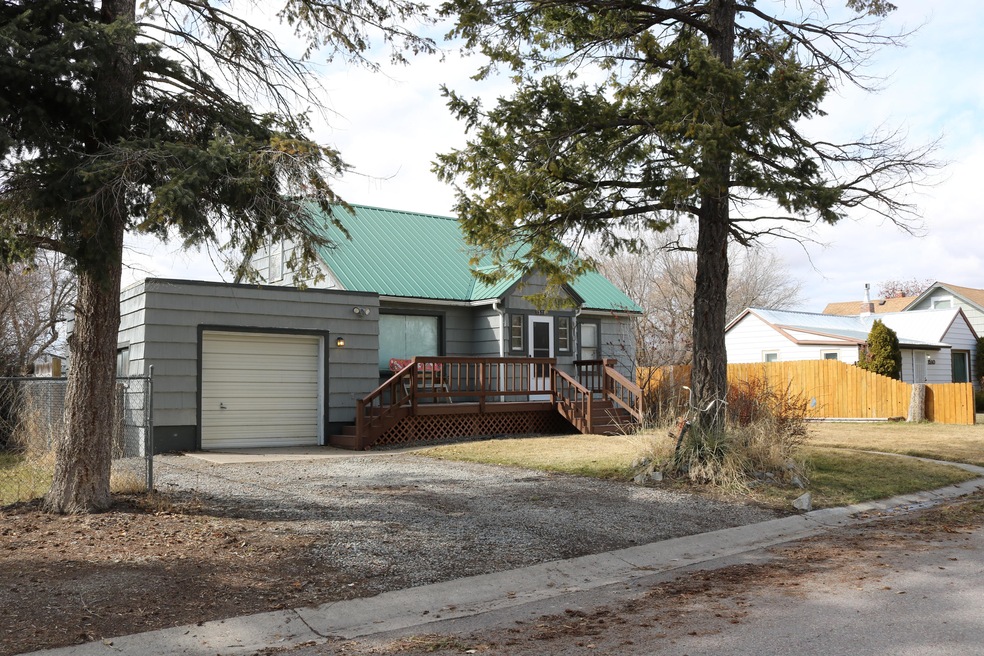 Front of home looking west