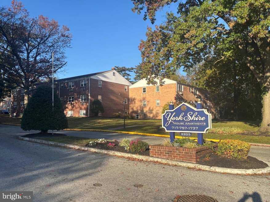 3205 E Market St unit H-04, East York, PA 17402 - photo 1