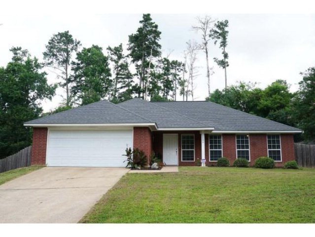 1203 Spring Valley Dr, Nacogdoches, TX 75964 - photo 1