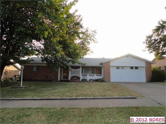 Lovingly maintained home in great Broken Arrow loc