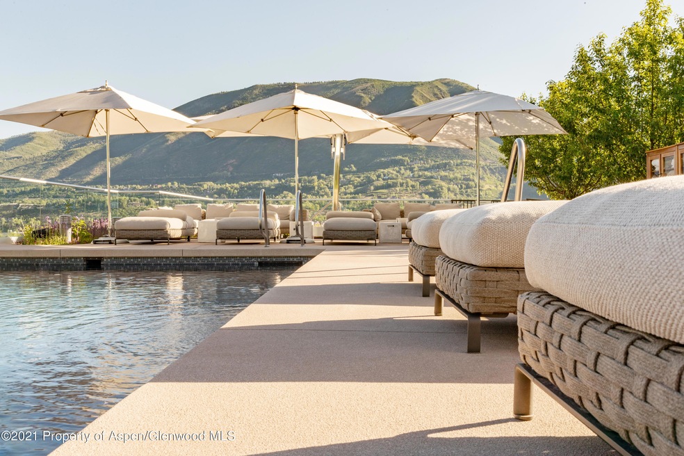 RLN_rooftop_pool