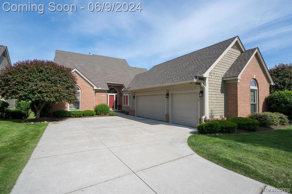 4870 Doral Dr, Ann Arbor, MI 48108 - photo 1