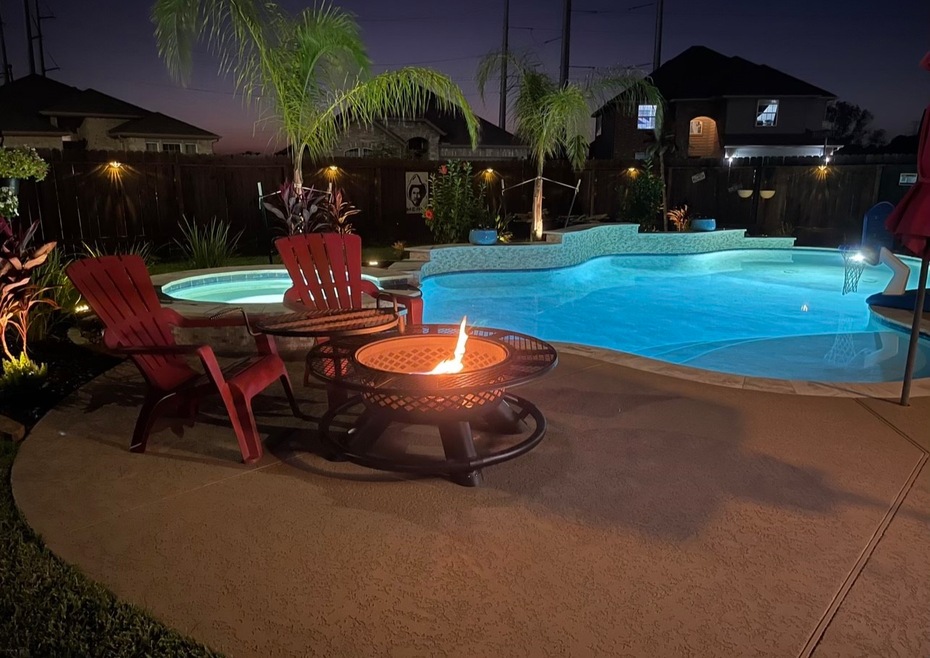 306 Burgundy Dr, Alvin, TX 77511 - photo 1