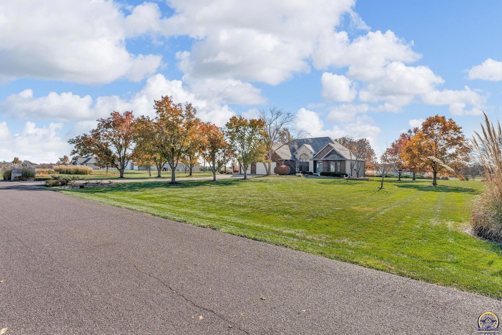 7639 SW 19th St, Topeka, KS 66615 - photo 1