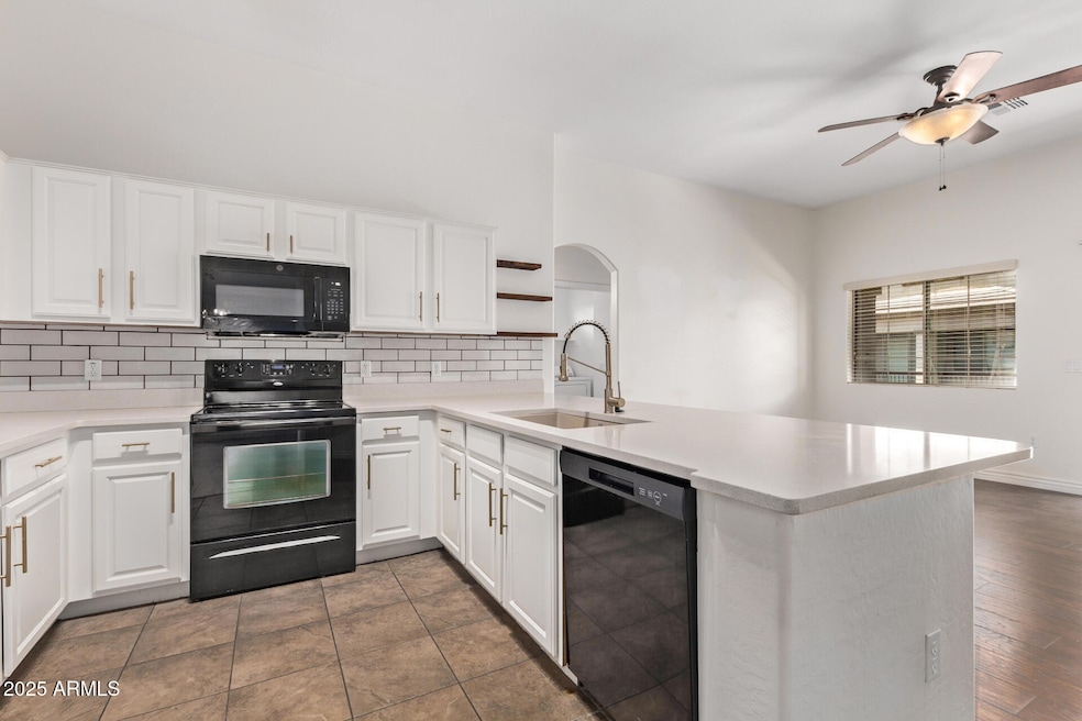 2250 E Deer Valley Rd unit 26, Phoenix, AZ 85024 - photo 1