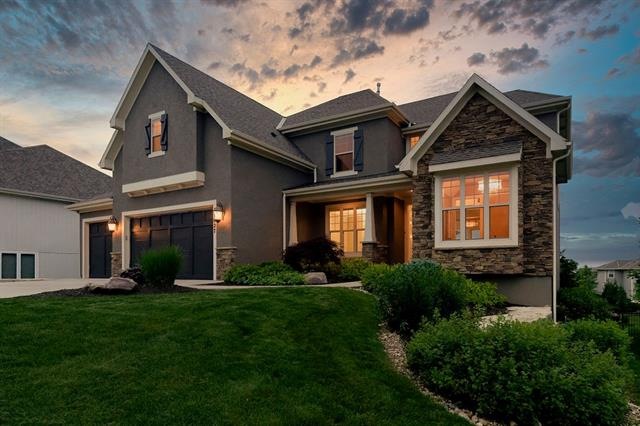 Gorgeous home, Beautifully landscaped around the e