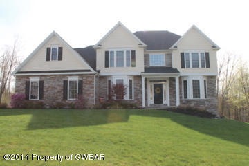 1005 Manor Dr, Mountain Top, PA 18707 - photo 1