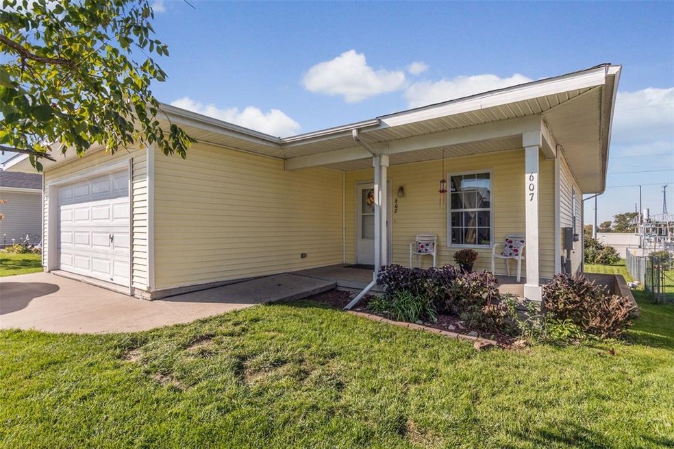 607 Moose Dr NW, Cedar Rapids, IA 52405 - photo 1