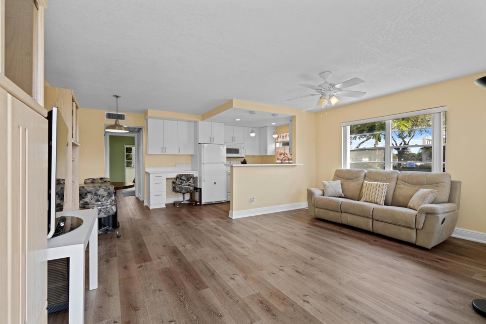 327 Windsor O, West Palm Beach, FL 33417 - photo 1