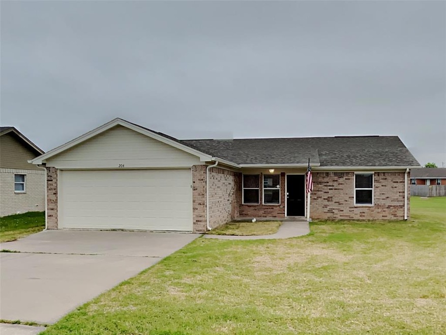 204 Dean Ct, Granbury, TX 76049 - photo 1