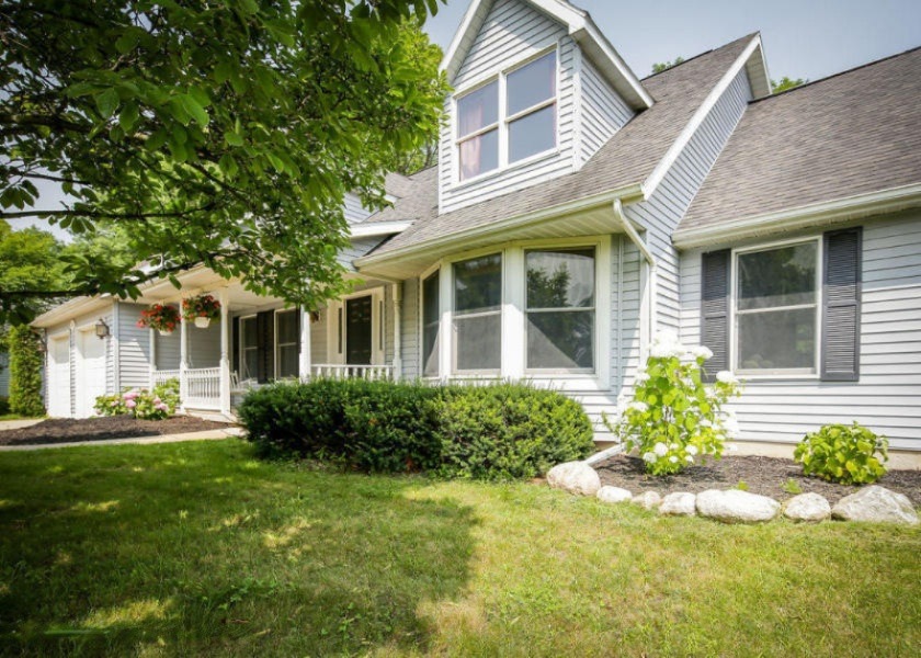 264 Oakwood Ct, Ionia, MI 48846 - photo 1