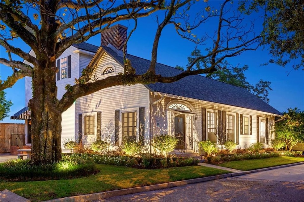 Unparalleled Old Metairie location!
