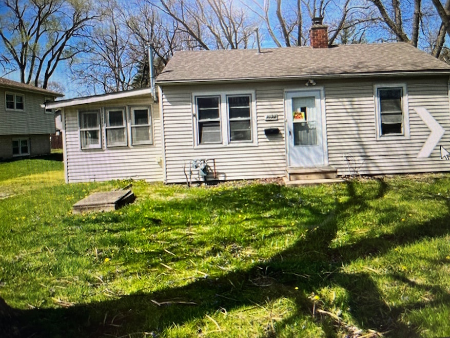 2122 Sprucewood Ave, Des Plaines, IL 60018 - photo 1