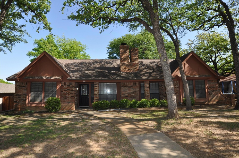604 Stonehenge Dr, Hurst, TX 76054 - photo 1