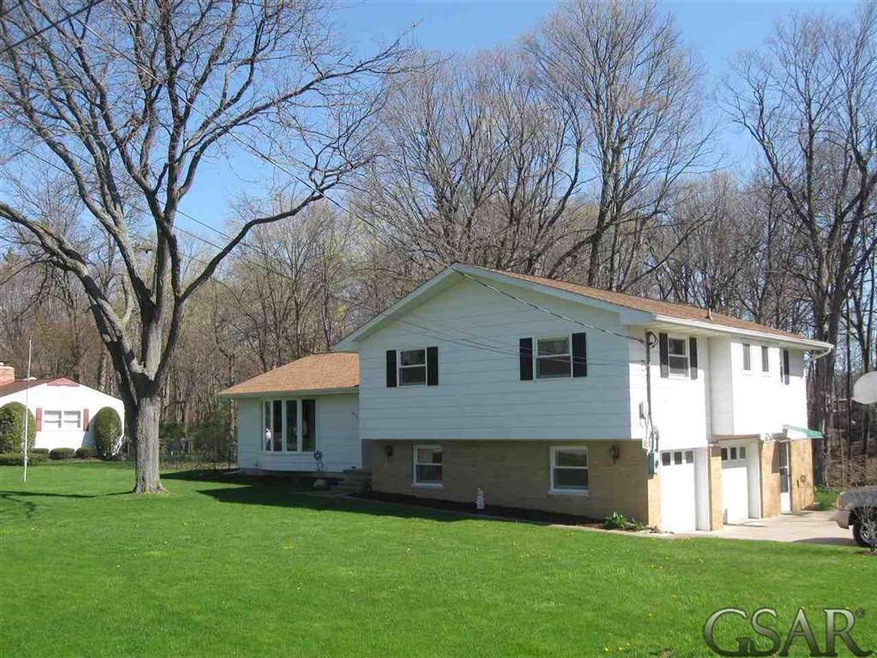 2114 Sunset Dr, Owosso, MI 48867 - photo 1