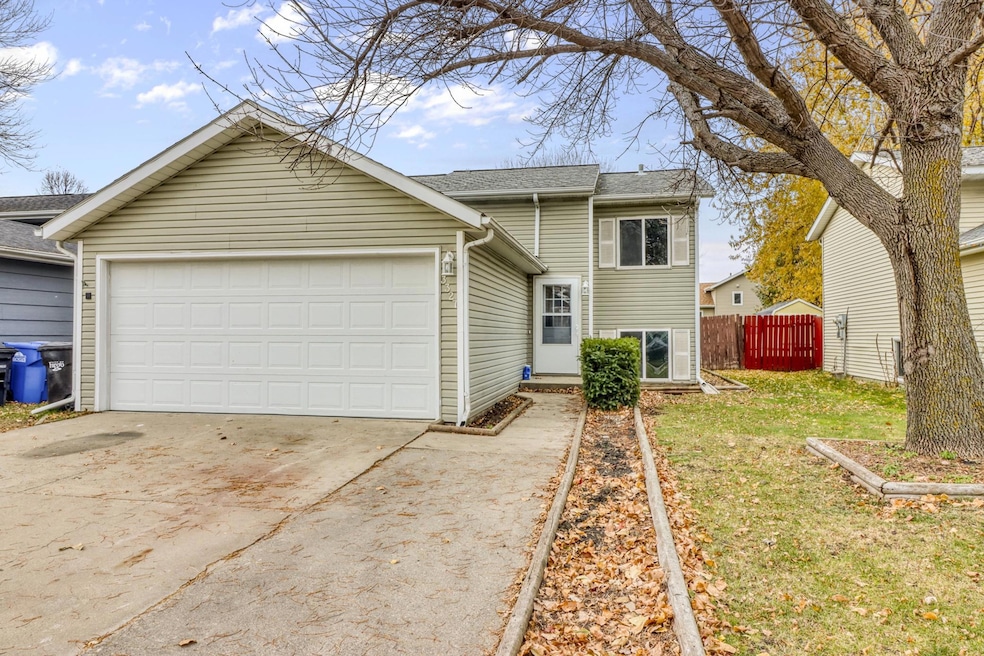 3327 19th St S, Fargo, ND 58104 - photo 1