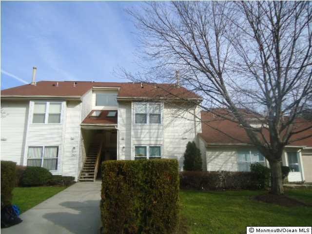 266 Sunshine Ct, Englishtown, NJ 07726 - photo 1