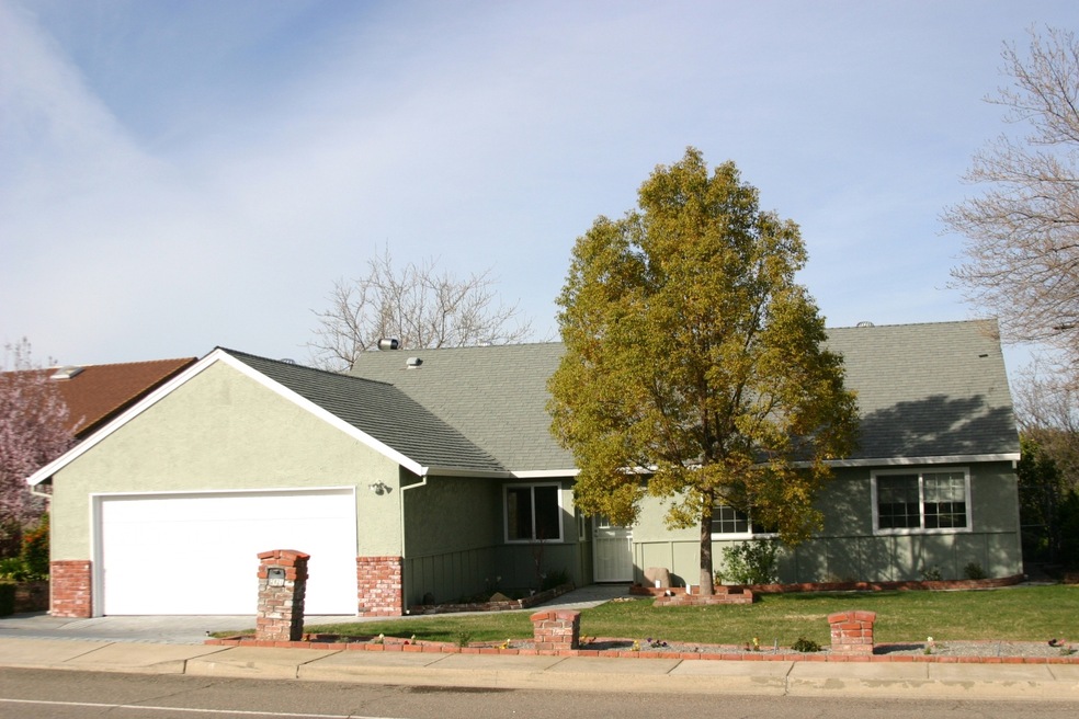 2826 Starlight Blvd, Redding, CA 96001 - photo 1