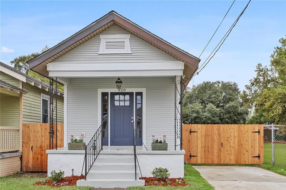 920 10th St, Gretna, LA 70053 - photo 1