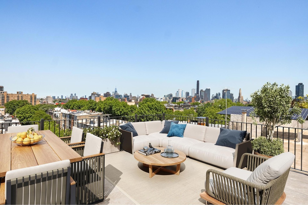 Sold $1,995,000 • Co-Listing Agent