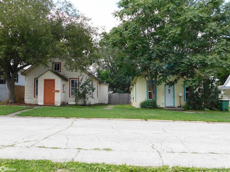 304 N Birch St, Creston, IA 50801 - photo 1