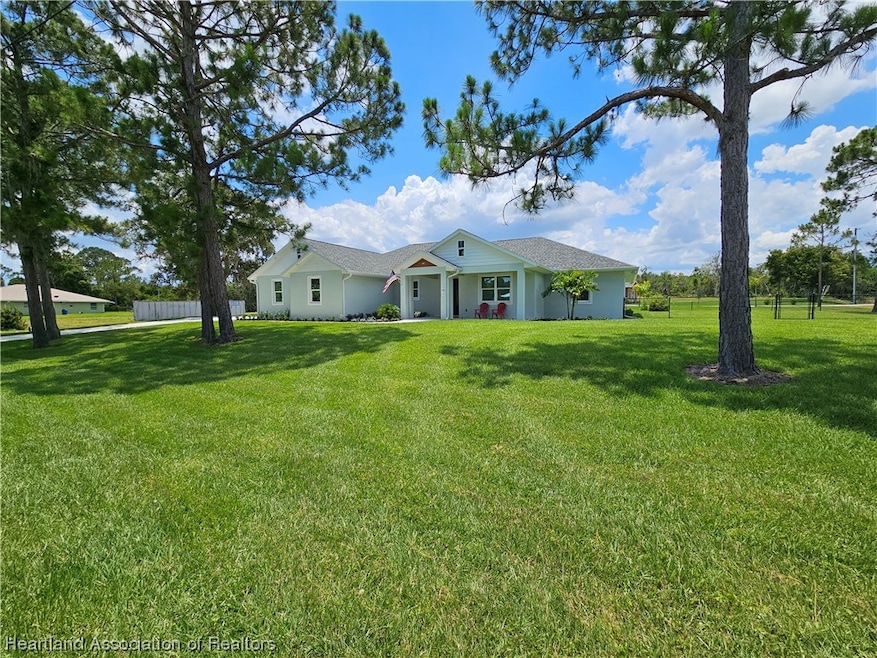101 Huntley Oaks Ct, Lake Placid, FL 33852 - photo 1